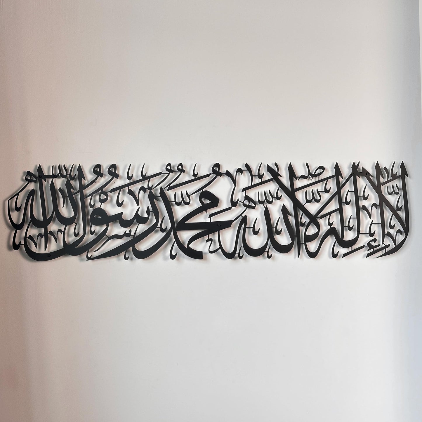 الكلمة الأولى - التصميم 2 - معدن - مع دعم الظهر والتعليق